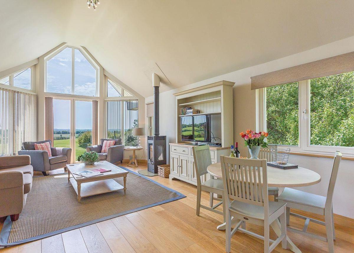 Swandown Lodges Chard Exterior foto