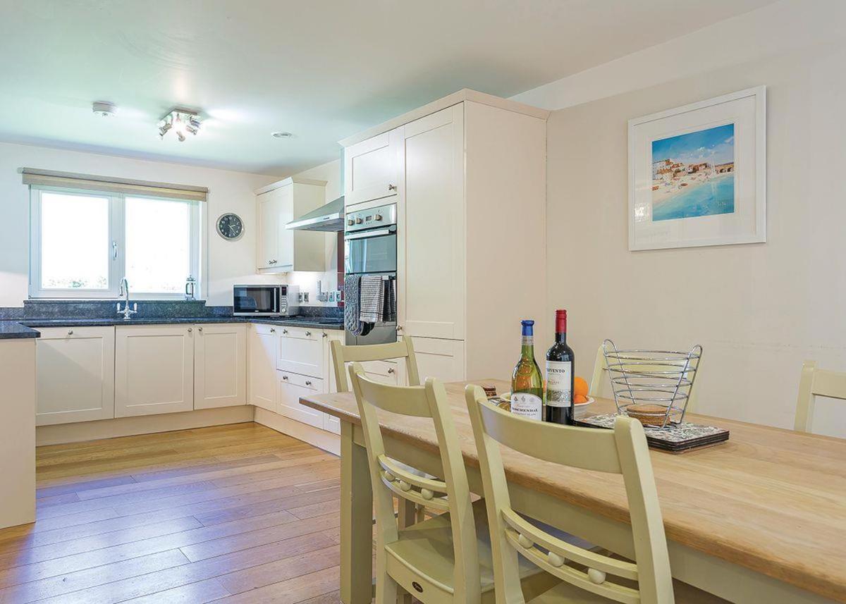 Swandown Lodges Chard Exterior foto
