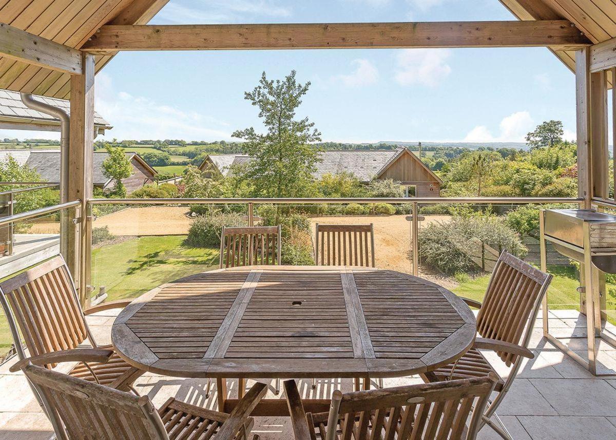 Swandown Lodges Chard Exterior foto