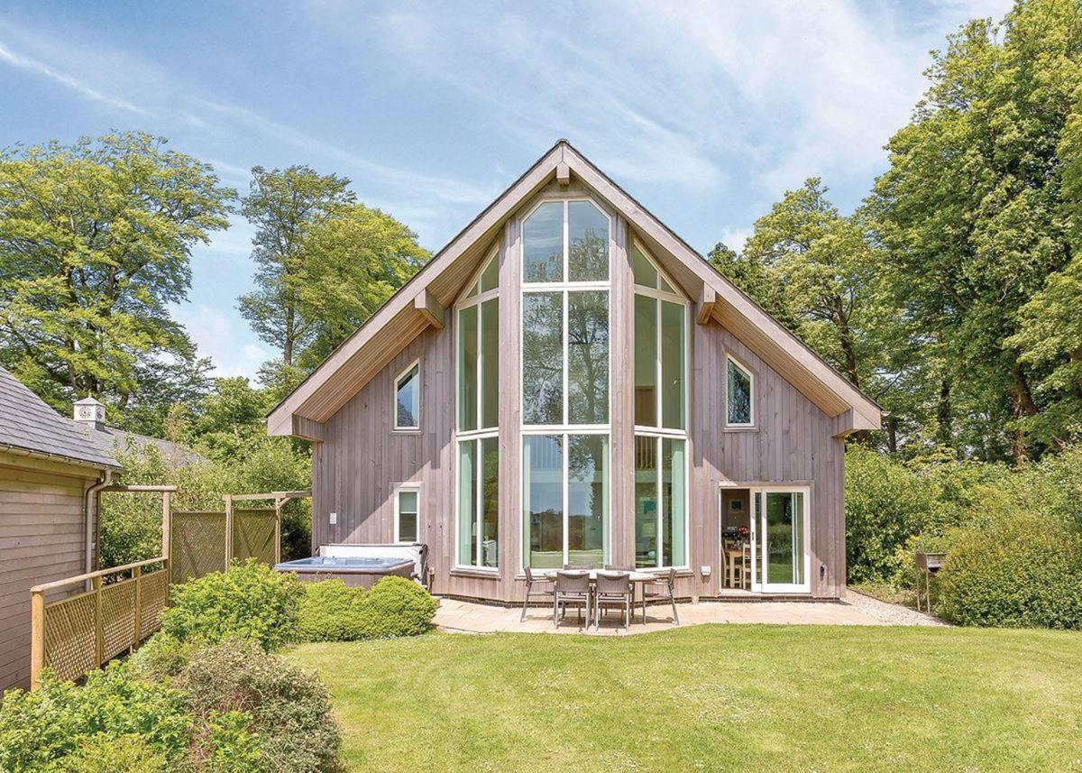 Swandown Lodges Chard Exterior foto