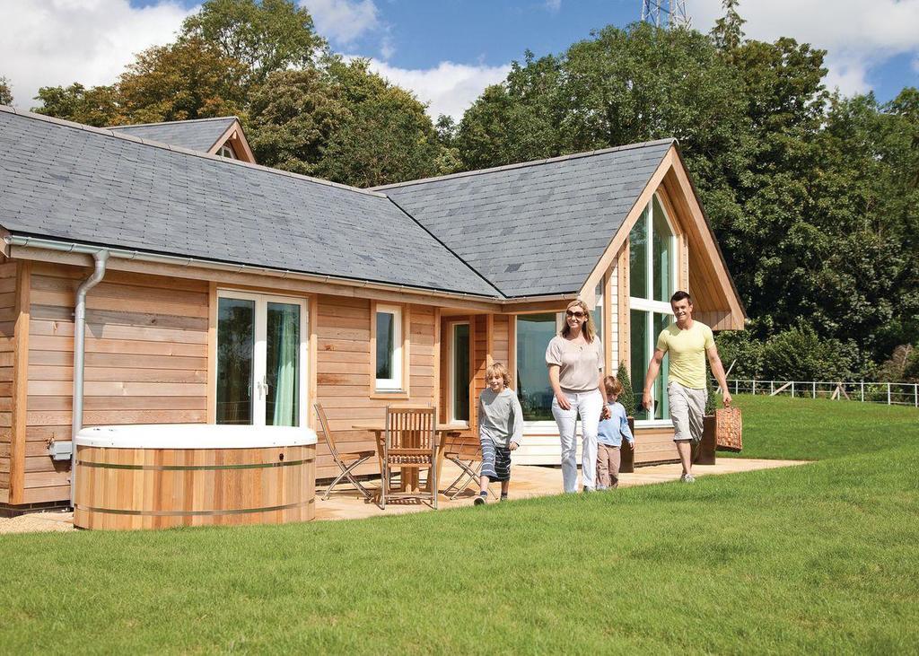 Swandown Lodges Chard Exterior foto