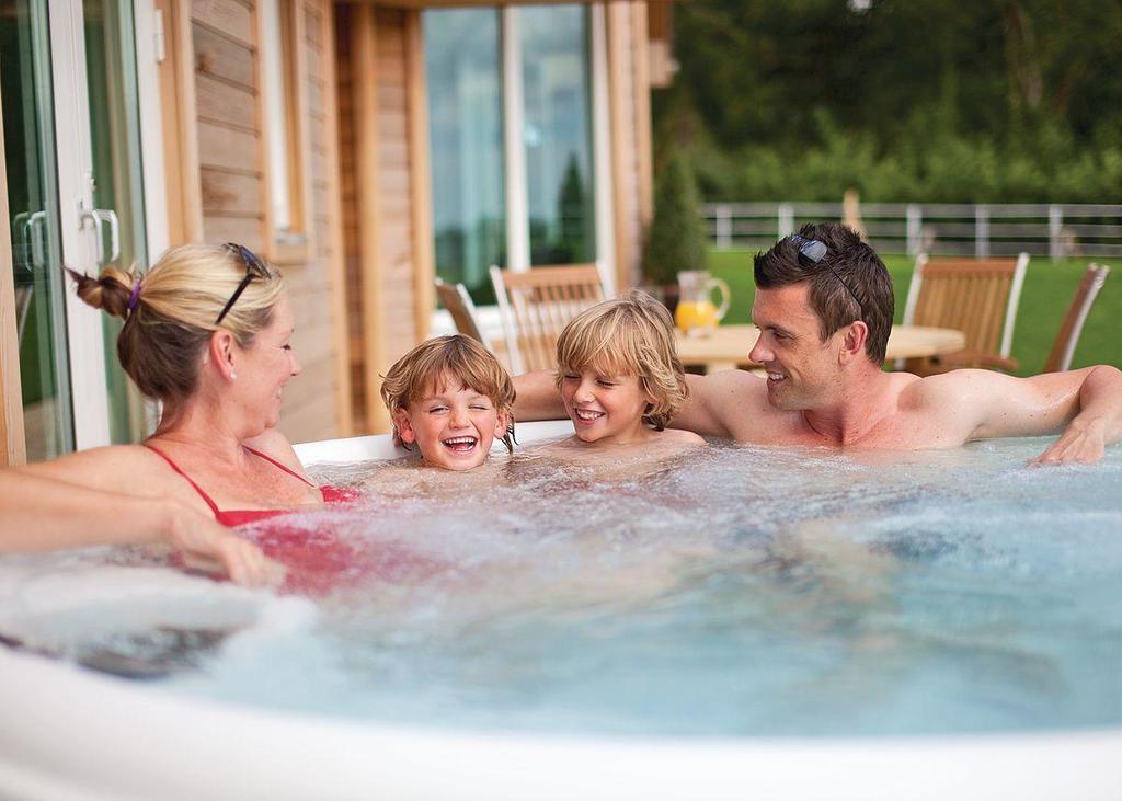 Swandown Lodges Chard Exterior foto