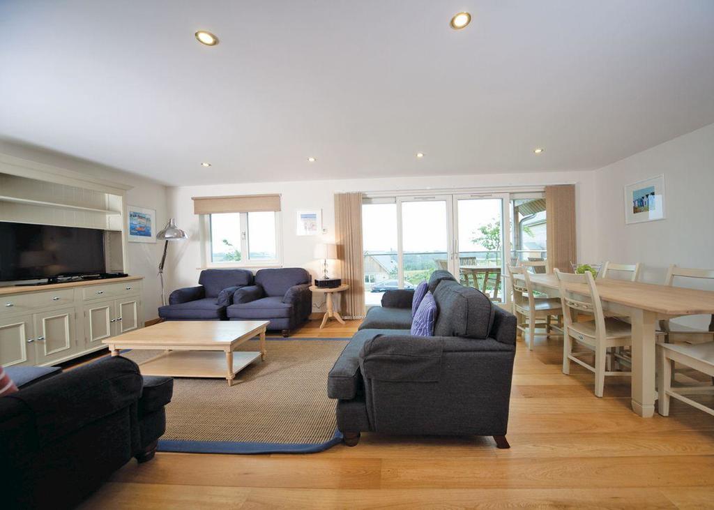 Swandown Lodges Chard Exterior foto